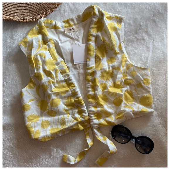 6 Shore Road Nadii Tidepool Linen Top - Picture 4 of 10